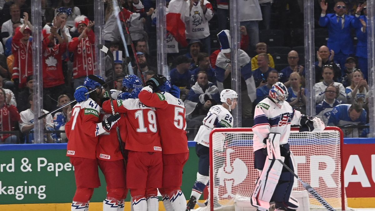 Oslavy hokejového bronzu byly bujaré. A co bude, až všichni vystřízliví